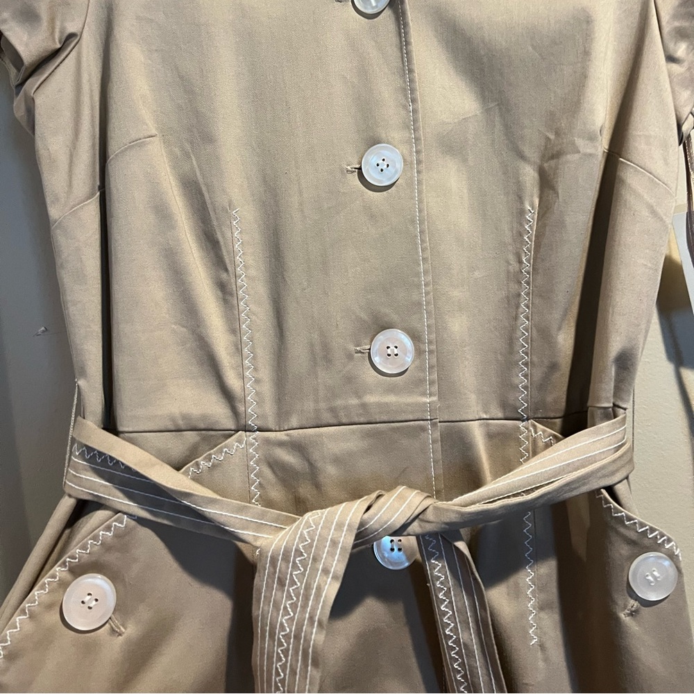 Liz Claiborne short sleeve casual tan dress. Size 12.